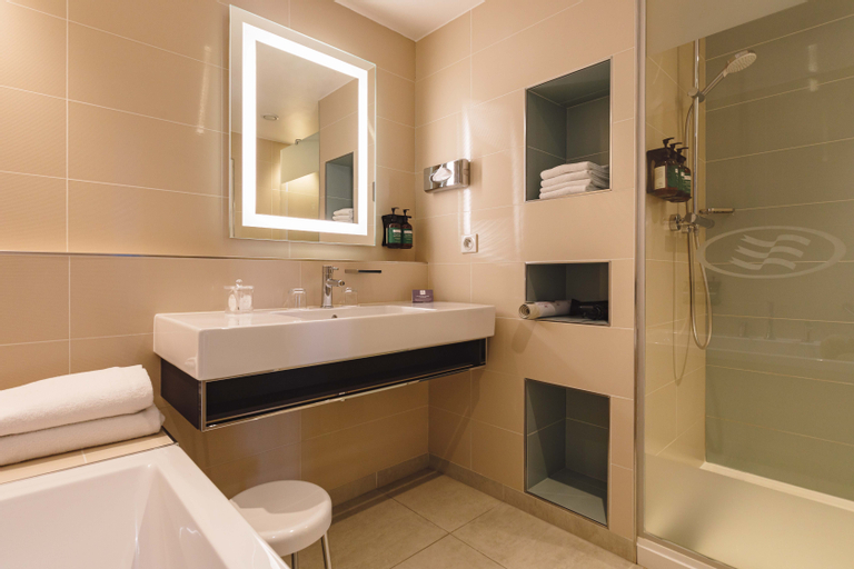 Bathroom 12