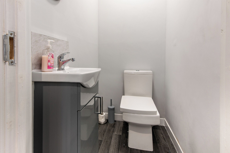 Bathroom 3, Maritime House I, Kingston upon Hull