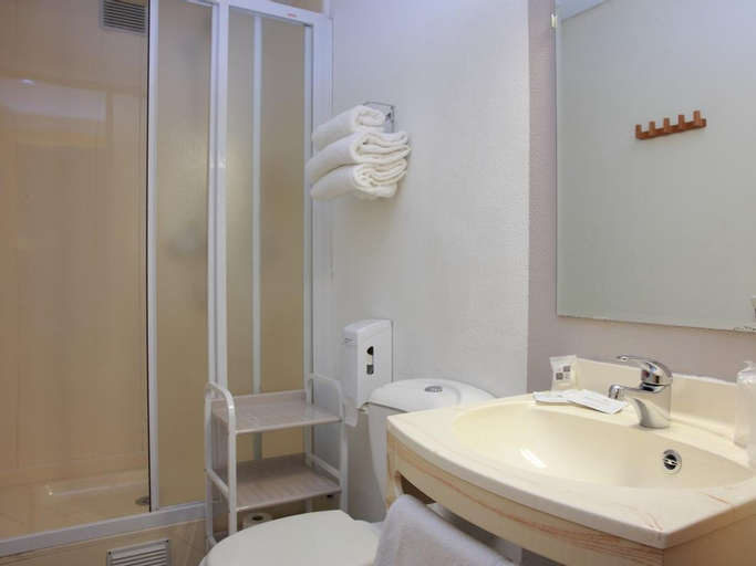 Bathroom 6