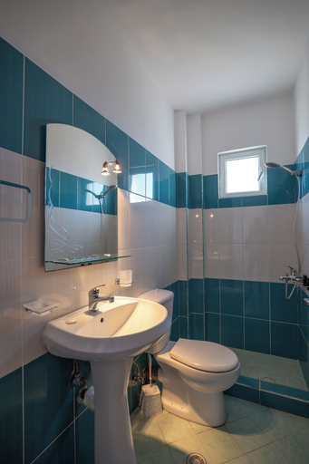 Bathroom 3, Hotel Horizon Ksamil, Sarandës