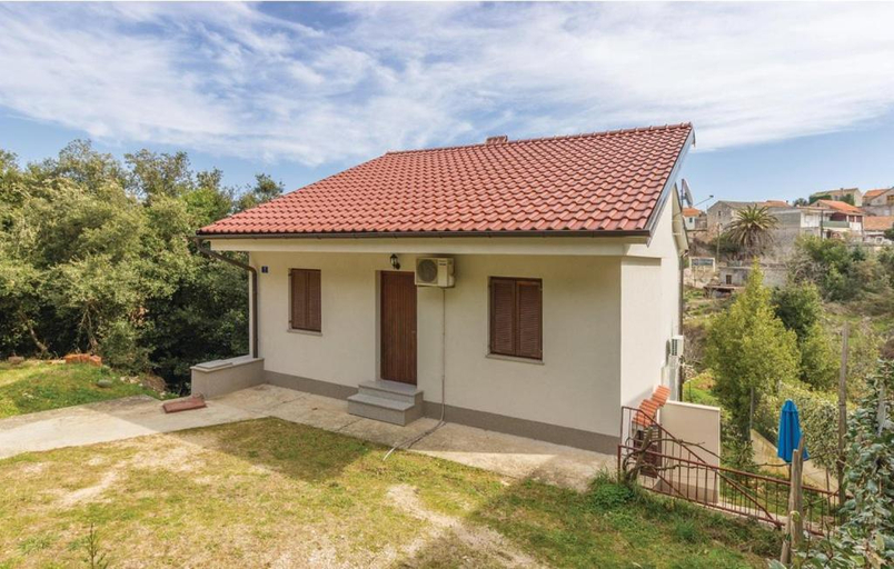 Others 2, Apartmani Cizmesija, Tkon