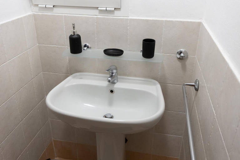 Bathroom 5, Milano Brenta Suites Room for 4, Milano