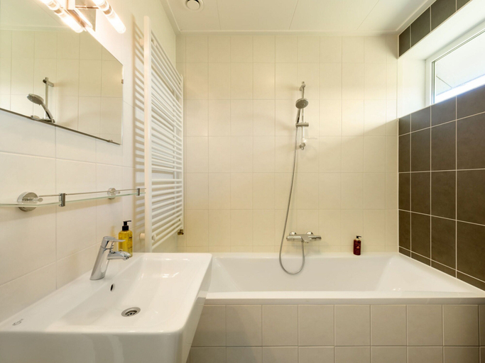 Others 3, Luxury villa with shared pool, Steenwijkerland