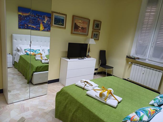 Bedroom 2, Casa Pascal, Genova