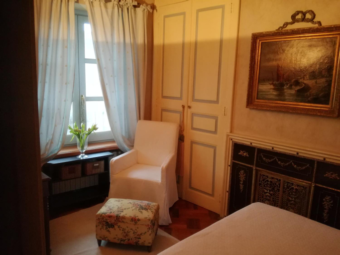 Camera di charme in centro storico, Cuneo
