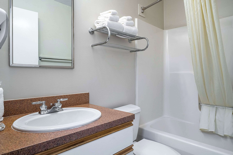 Bathroom 4