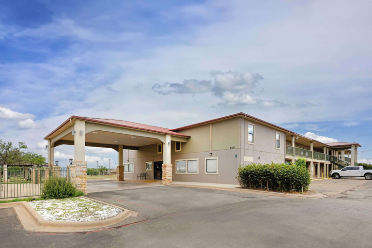 Exterior & Views 2, Best Western Snyder Inn, Scurry