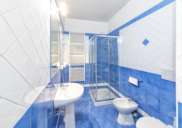 Bathroom 4, Hotel Il Nespolo, Napoli