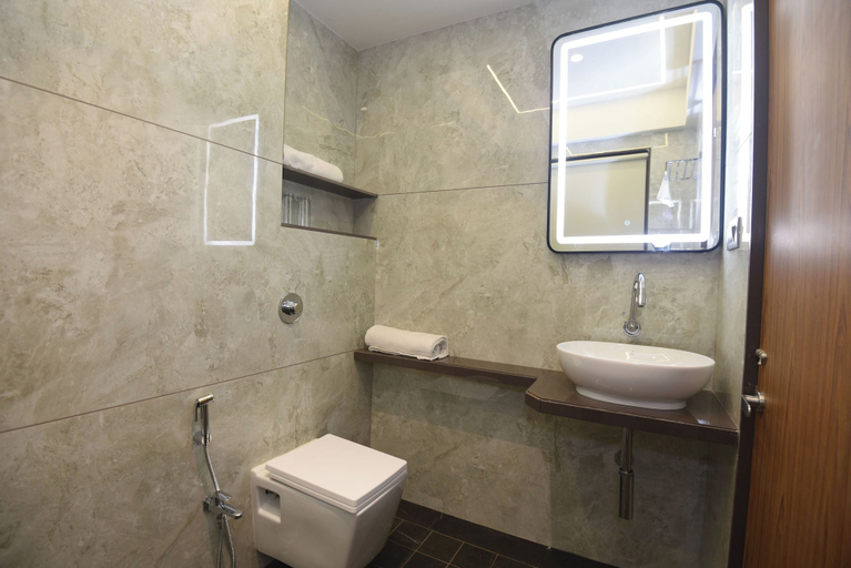Bathroom 3, Vishnu Krupa Executive Rooms, Palghar