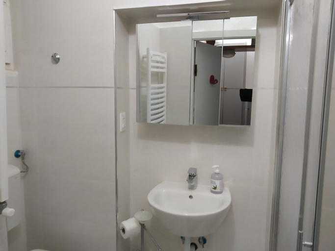 Bedroom 3, Le Finestre sul mare, Genova