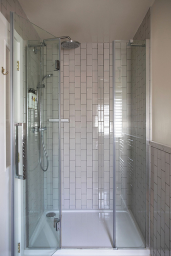 Bathroom 3, The Head of the River, Oxfordshire