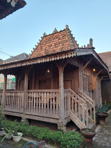 Exterior 3