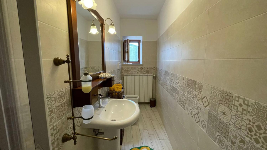 Bathroom 3, Casa Vacanze MarGiu Pater Domus, L'Aquila
