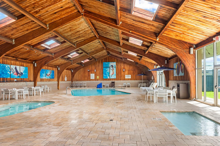 Sport & Beauty 2, DoubleTree by Hilton Roseville Minneapolis, Ramsey