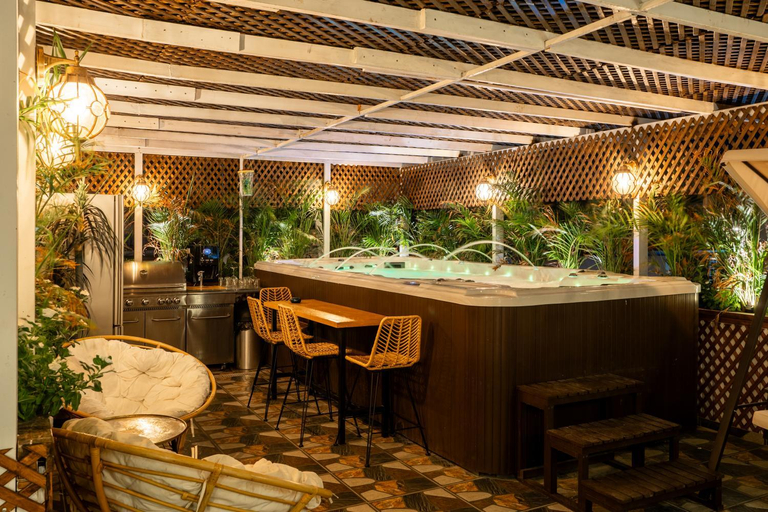 Food & Drinks, South Star Suites