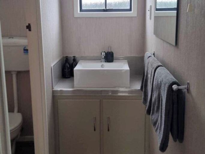 Bathroom 4, Clyde Central Motel, Central Otago