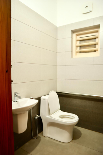 Bathroom 3, Choice Beach House, Kannur