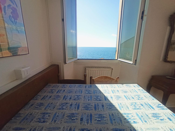 Bedroom 2, Le Finestre sul mare, Genova