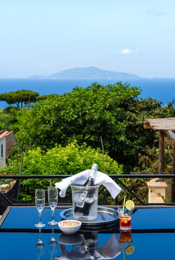 Others 5, Bussola Di Hermes Hotel, Napoli
