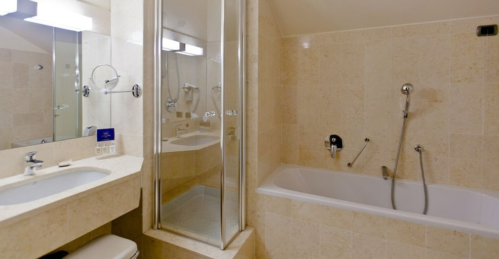 Bathroom 5, B&B HOTEL Imperia Rossini al Teatro, Imperia