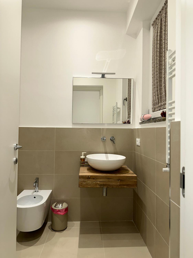 Bathroom 5, ABT L'Aura, Palermo