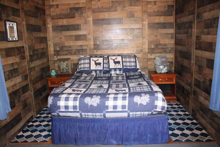 Bedroom, Cozy Cabins, Washington