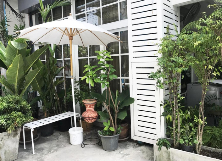 Exterior & Views 25