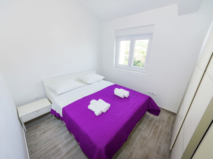 Bedroom 4, Sea-view Apartment With Garden, Sveti Filip i Jakov