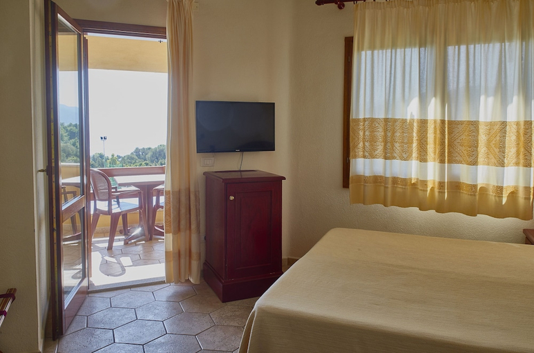 Bedroom 3, Parco Blu Club Resort, Nuoro
