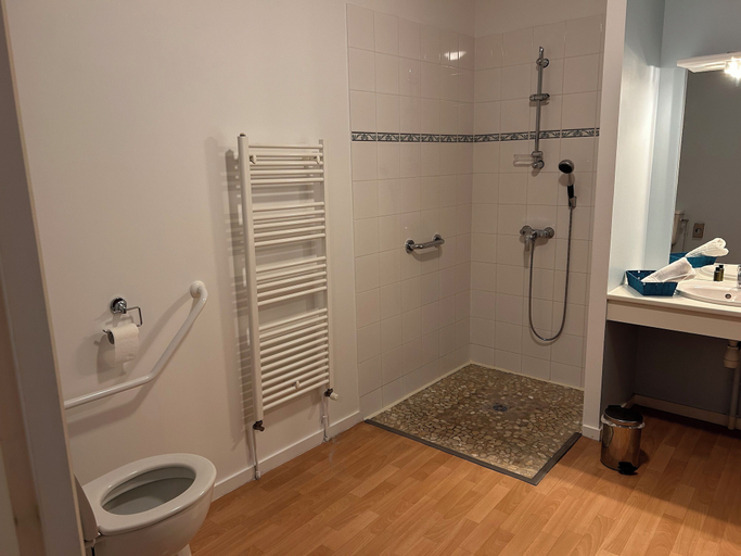 Bathroom, Le Caldéro, Dordogne