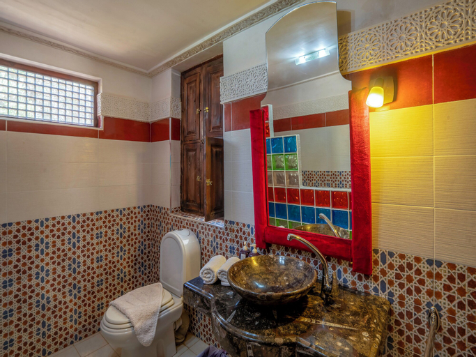 Bathroom 7