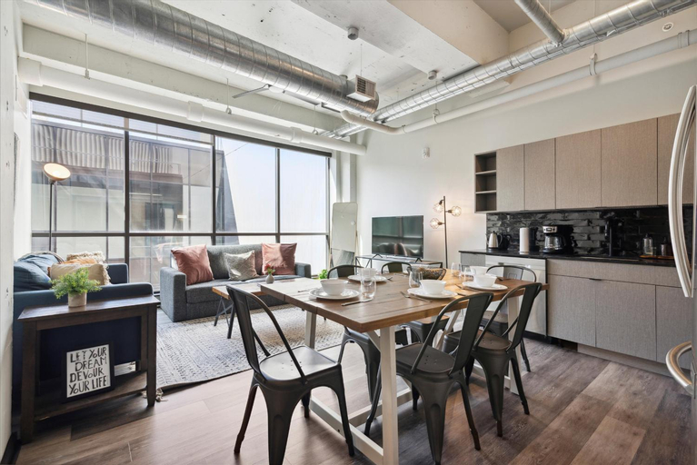 Food & Drinks, Large 3BR Apts & Studios, Free Parking, Gym, Game Room, Philadelphia
