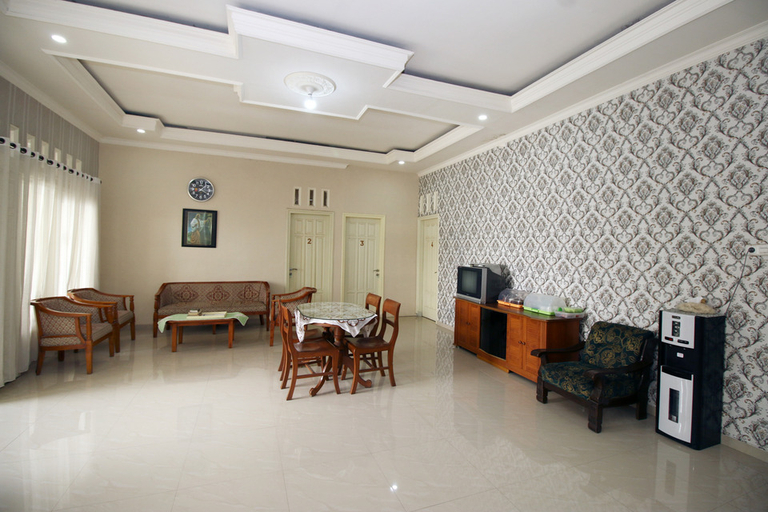 Others 2, Menari Guesthouse, Malang