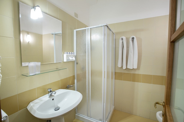 Bathroom 4, Hotel Baglio Santacroce, Trapani