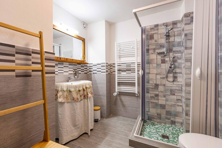 Bathroom 4