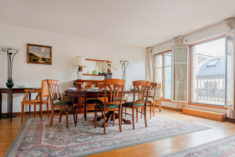 Others 5, Beaudelaire Center Residence, Paris