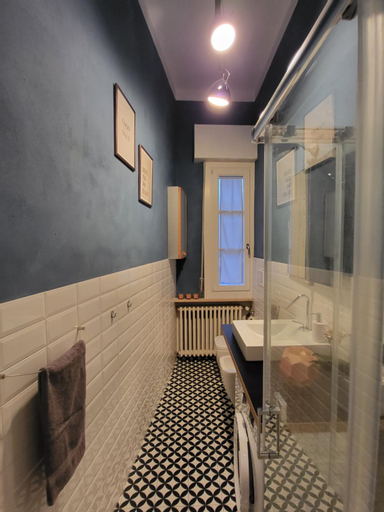 Bathroom 10