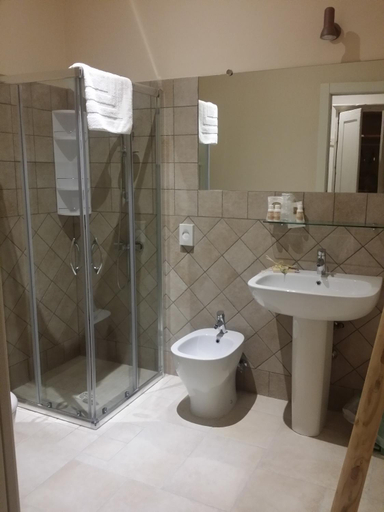 Bathroom 4, RELAIS TENUTA CAMPI', Lecce