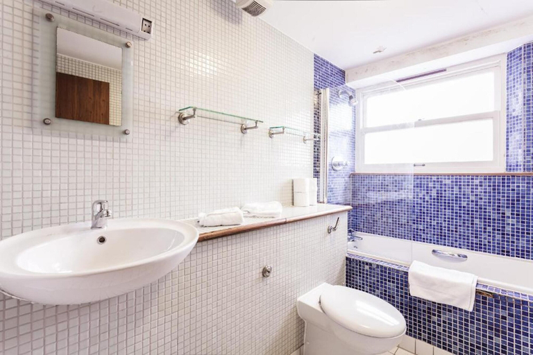 Bathroom 3, Parnell Boulevard Apartments, Dublin