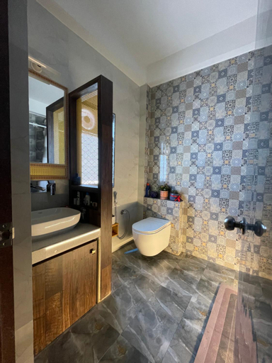 Bathroom 13