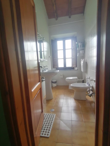 Bathroom 3, Parco Colle Fobia, Lucca