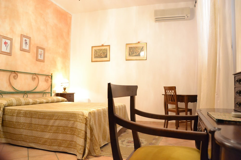 Bedroom 3, La Loggia Villa Gloria, Siena