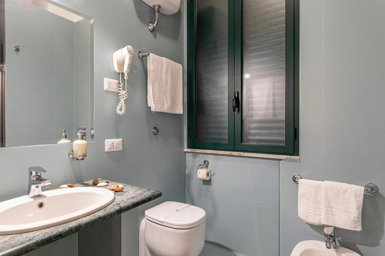 Bathroom 5, International Capodichino, Napoli