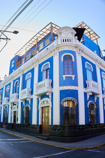Exterior & Views