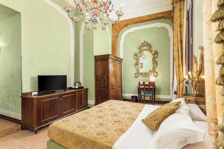 Bedroom 3, Hotel San Moisè, Venezia