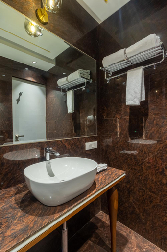 Bathroom 3, Hotel R R Heritage, Satara