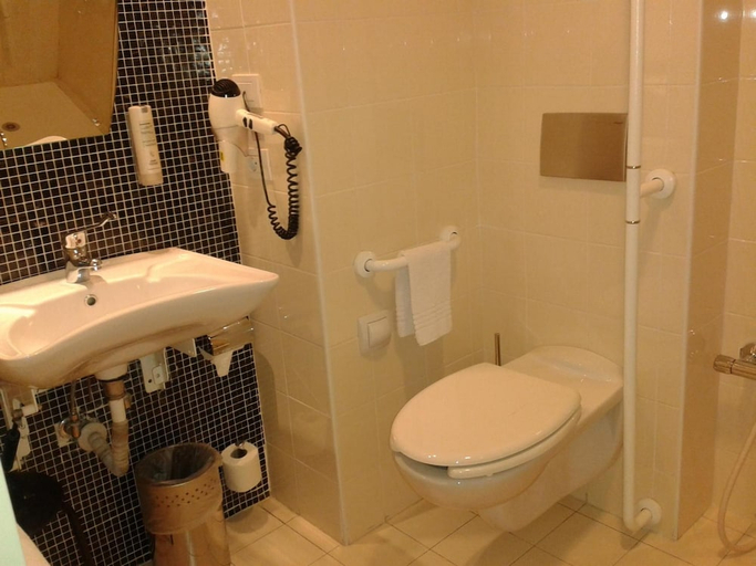 Bathroom 2, Quality Hotel Michelino Bologna Fiera, Bologna