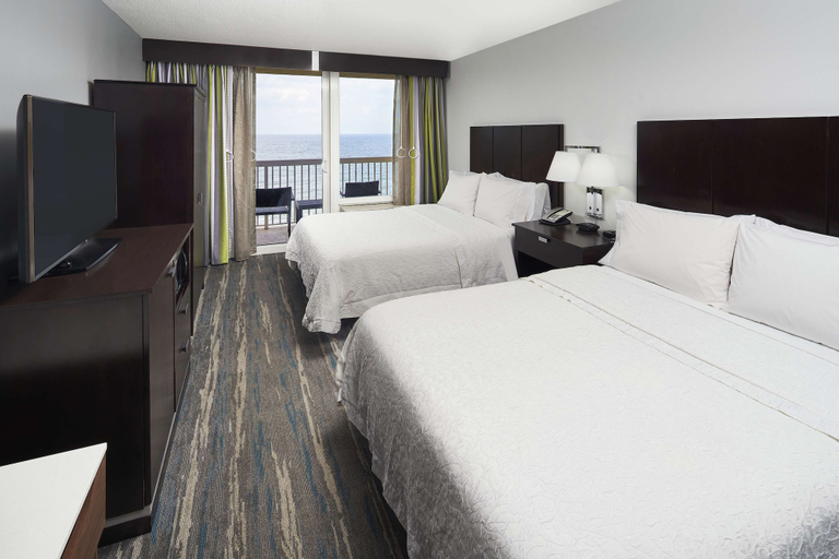 Bedroom 3, Hampton Inn Daytona Beach/Beachfront, Volusia