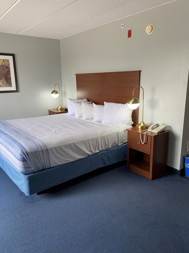 Bedroom 3, AmericInn by Wyndham Webster City, Hamilton
