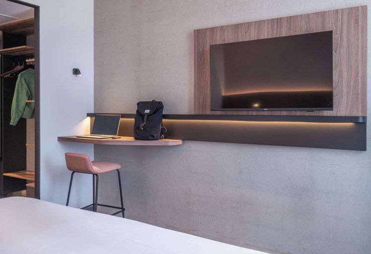 Bedroom 4, Kyriad Chateauroux Nord Aeroport, Indre